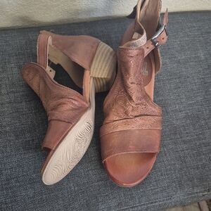 Miz MOOZ Tan Leather Sandals
